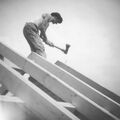 Hansruedi Küpfer beim Schulhausbau 1957